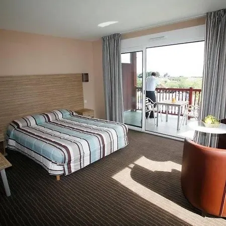 Apartmán Spacious With Terrace Surrounded By Pine Trees