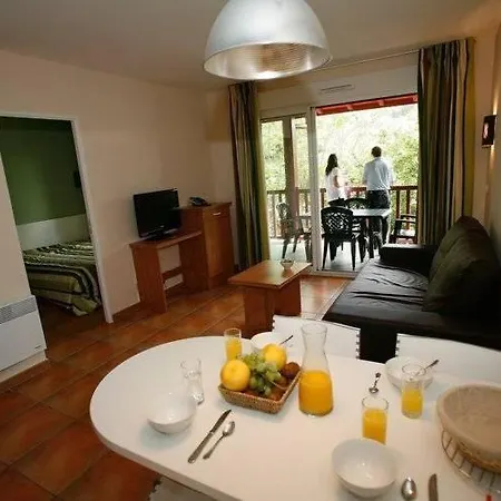 Spacious With Terrace Surrounded By Pine Trees Apartmán